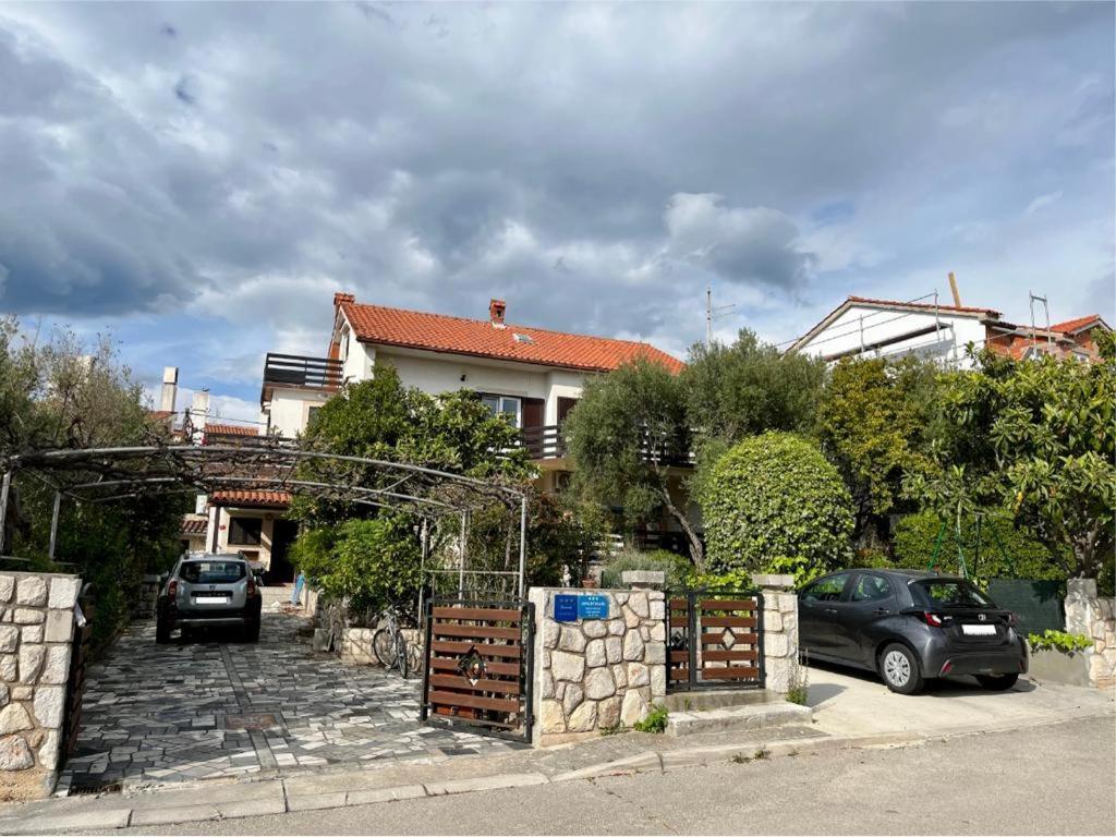 Apartmani Zora Крес Екстериор снимка