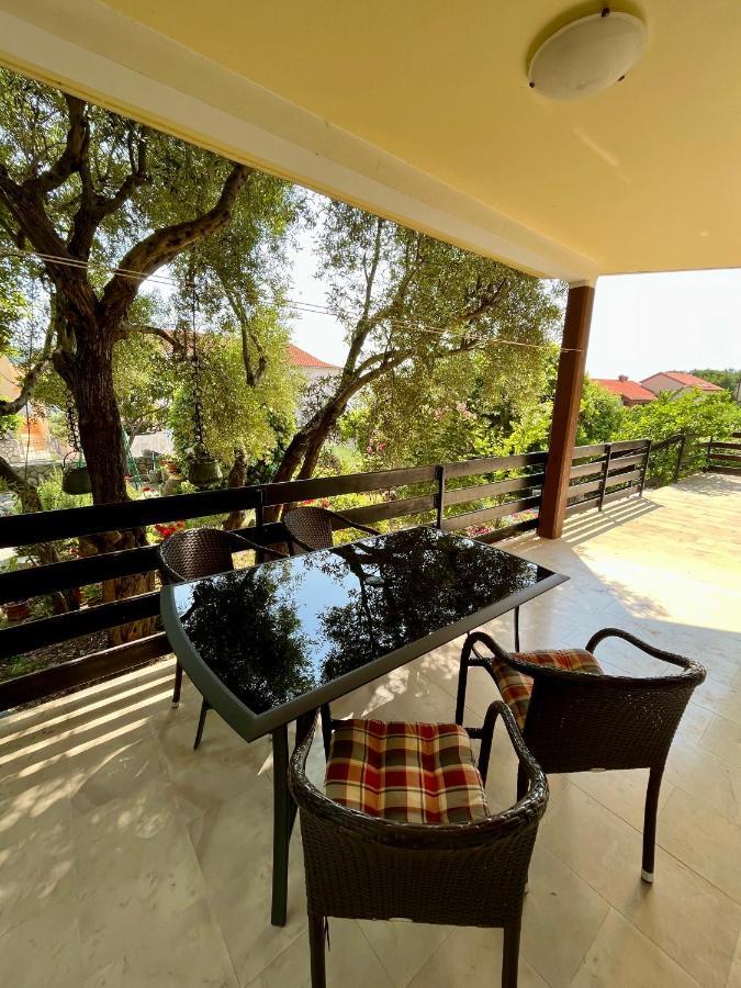 Apartmani Zora Крес Екстериор снимка
