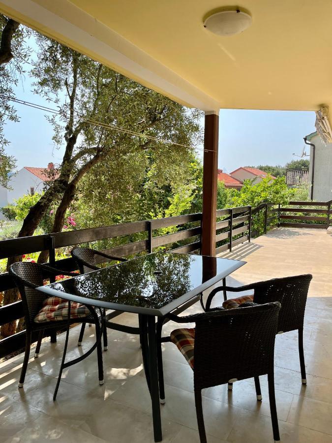 Apartmani Zora Крес Екстериор снимка